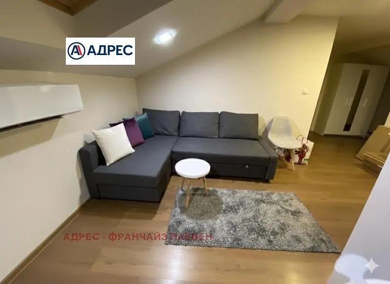 غرفة معيشة; أرضية خشبية, أسلوب عصري, ضوء طبيعي