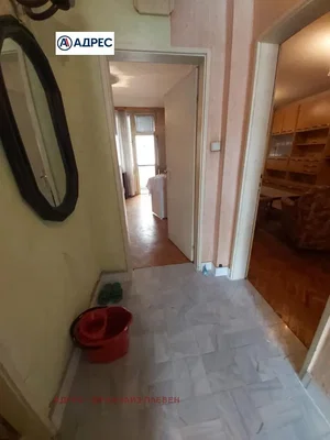 Garderoba; pločice, potrebna renovacija