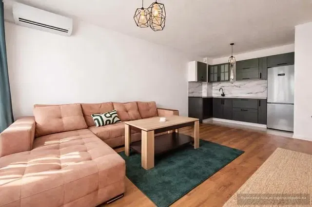 Soggiorno; stile moderno, pavimento in legno, luce naturale