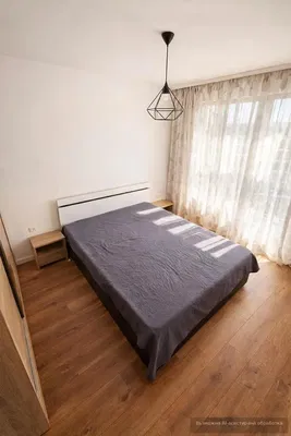 Camera da letto; pavimento in legno, luce naturale