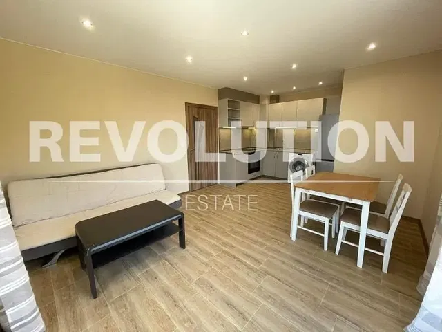 Soggiorno; pavimento in piastrelle