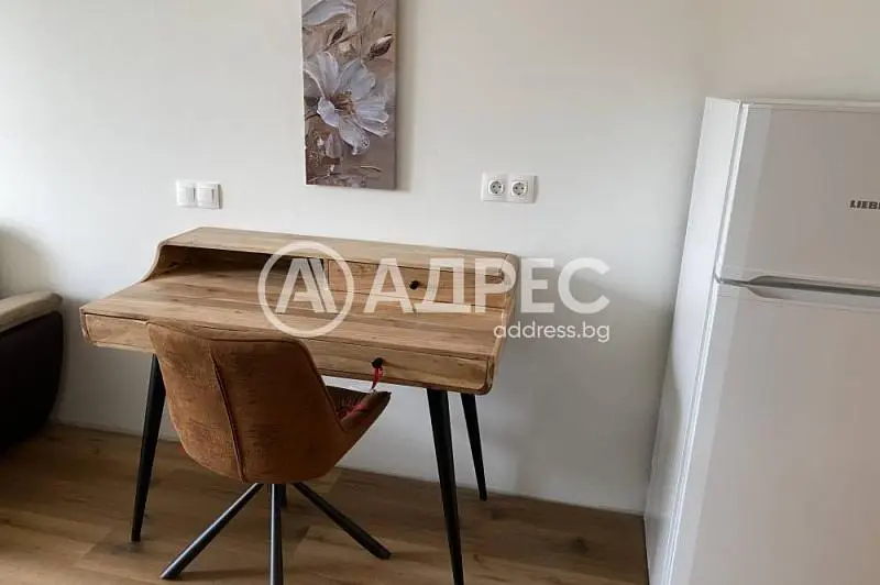 Altro; pavimento in legno, stile moderno