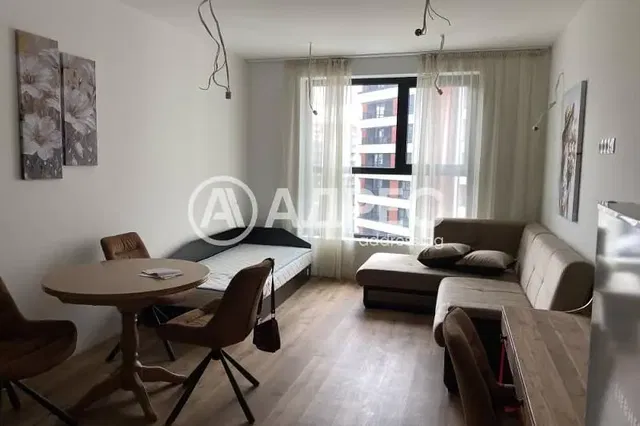 Soggiorno; pavimento in legno, luce naturale