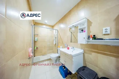 حمام; أرضية من البلاط, مجدد, ضوء طبيعي, أسلوب عصري