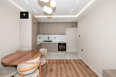 مطبخ; أجهزة المطبخ, أسلوب عصري, أرضية خشبية, ضوء طبيعي