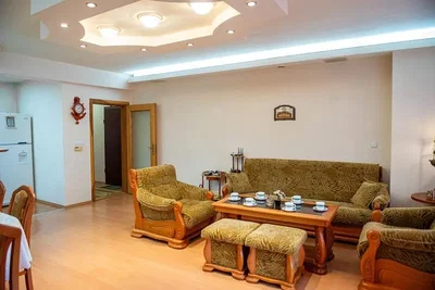 Salon; parquet, lumière naturelle, style rustique