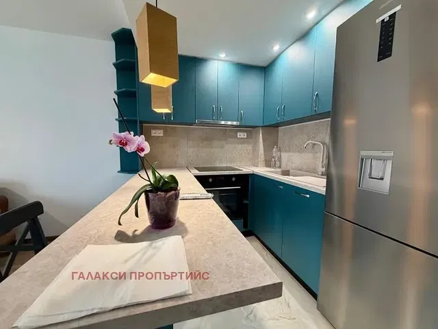 Cucina; elettrodomestici, ristrutturato, luce naturale