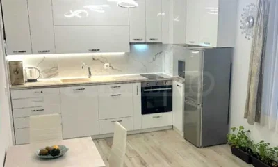 Cucina; elettrodomestici, luce naturale, stile moderno
