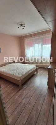 Camera da letto; pavimento in legno, luce naturale