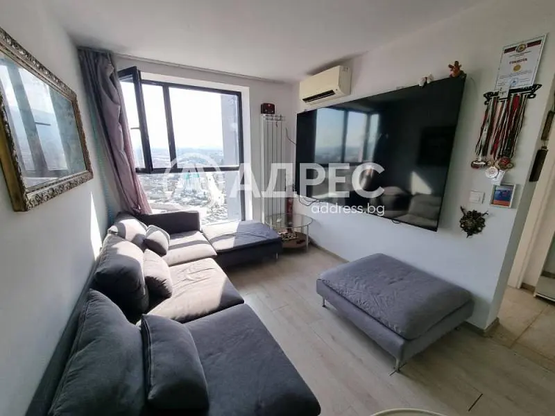 Obývačka; výhľad, prirodzené svetlo