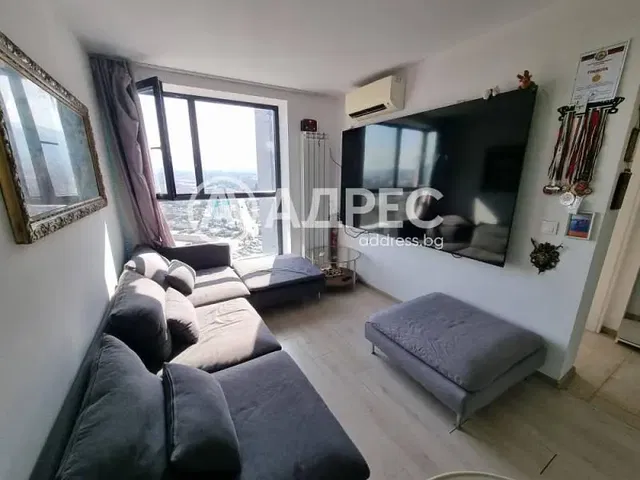 Obývačka; výhľad, prirodzené svetlo