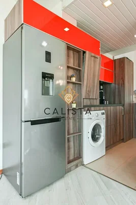 Cucina; elettrodomestici, pavimento in piastrelle