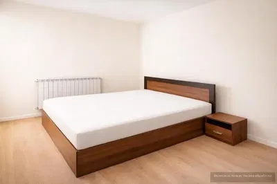 Camera da letto; pavimento in legno, luce naturale, stile moderno