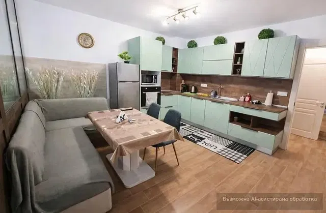 Cucina; elettrodomestici, pavimento in piastrelle, luce naturale