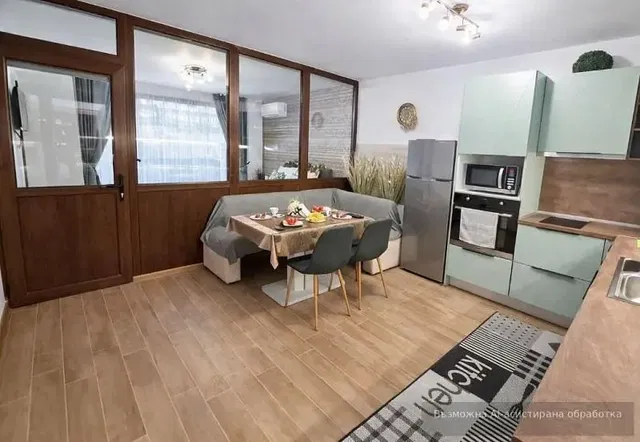 Cucina; elettrodomestici, pavimento in piastrelle, luce naturale, stile moderno