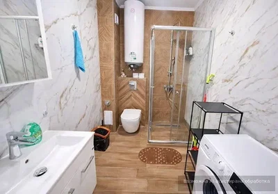 Bagno; pavimento in piastrelle, luce naturale, ristrutturato