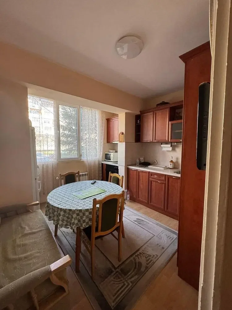 Kuhinja; pogled, prirodno svjetlo