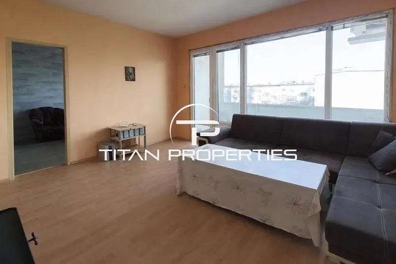 غرفة معيشة; إطلالة, أرضية خشبية, ضوء طبيعي, أسلوب عصري