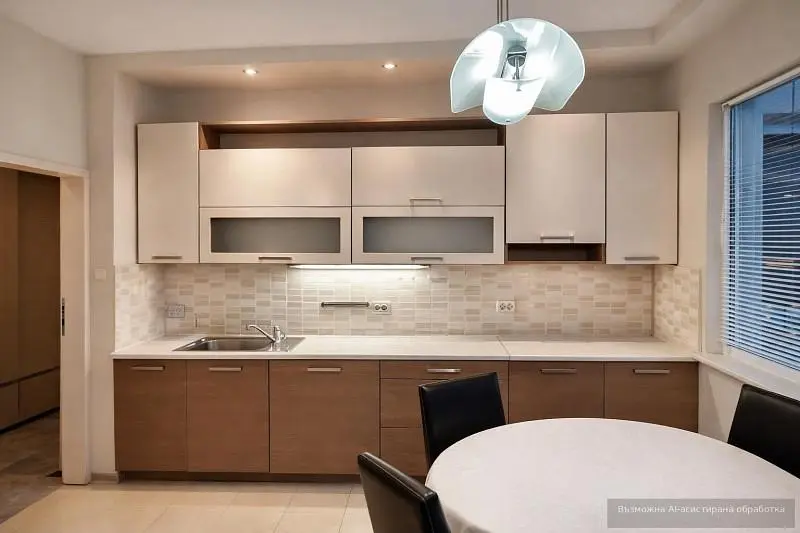 Küche; küchengeräte, fliesenboden, tageslicht, moderner stil