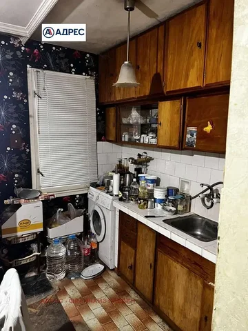Cozinha; precisa de renovação