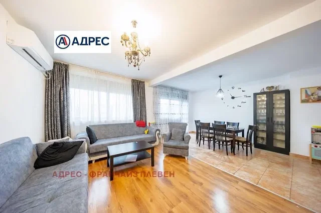 Obývačka; prirodzené svetlo, moderný štýl