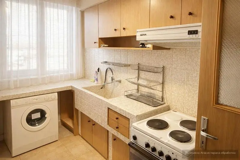 Cucina; elettrodomestici, luce naturale