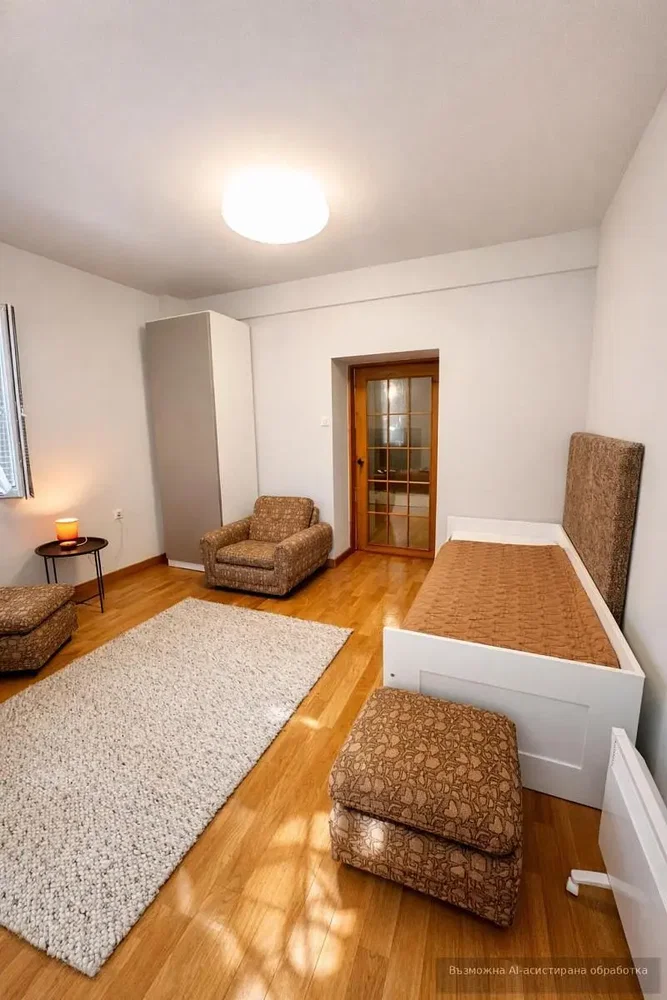 Camera da letto; pavimento in legno, luce naturale
