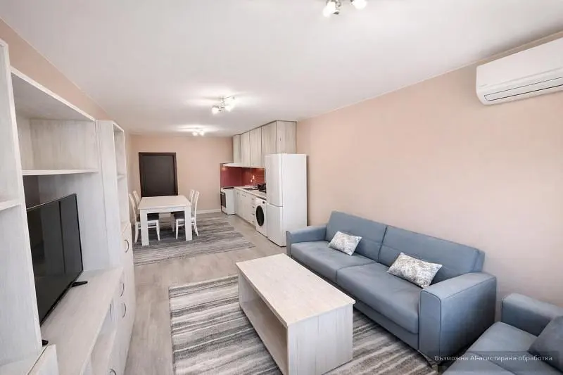 Soggiorno; luce naturale, stile moderno, pavimento in legno