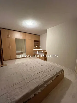 Schlafzimmer; holzboden, renoviert, tageslicht