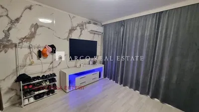 Wohnzimmer; holzboden, tageslicht