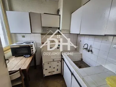 Küche; küchengeräte, renovierungsbedürftig