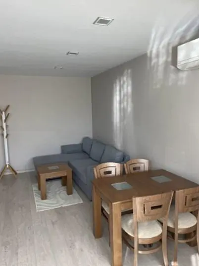 Obývací pokoj; přirozené světlo, moderní styl