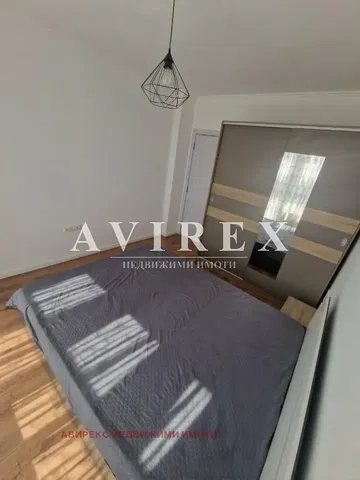 Camera da letto; luce naturale, pavimento in legno