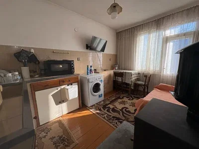 مطبخ; أجهزة المطبخ, أرضية خشبية, ضوء طبيعي
