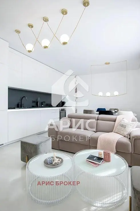 Soggiorno; stile moderno, luce naturale