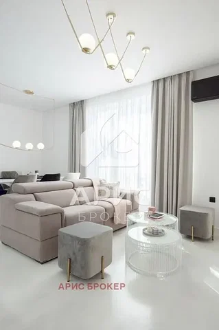 Soggiorno; luce naturale, stile moderno