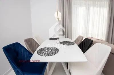 Sala da pranzo; stile moderno, luce naturale