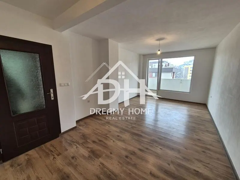 Wohnzimmer; holzboden, tageslicht