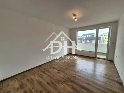 Wohnzimmer; holzboden, blick, tageslicht