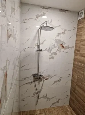 Bagno; pavimento in piastrelle, pavimento in piastrelle