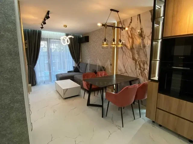 Obývací pokoj; moderní styl, dřevěná podlaha, přirozené světlo