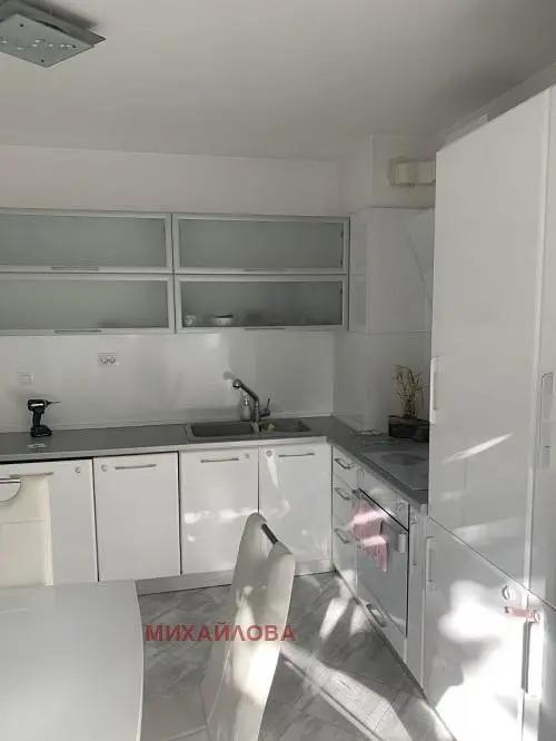 Kuchyně; kuchyňské spotřebiče, přirozené světlo