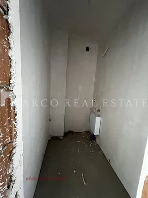 مرحاض; يحتاج إلى تجديد, أرضية من البلاط