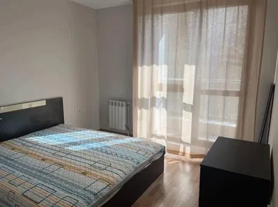 Camera da letto; luce naturale, pavimento in legno