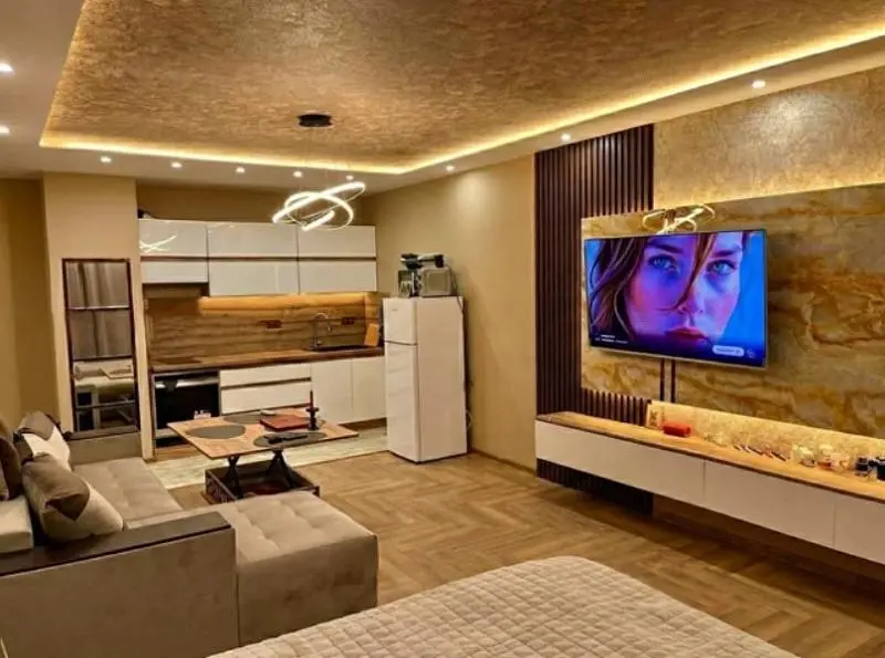 Soggiorno; stile moderno, pavimento in legno, luce naturale