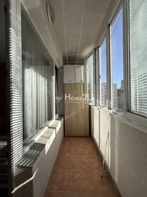 Balcone; vista, pavimento in piastrelle