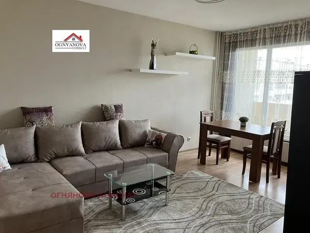 Obývací pokoj; přirozené světlo, moderní styl