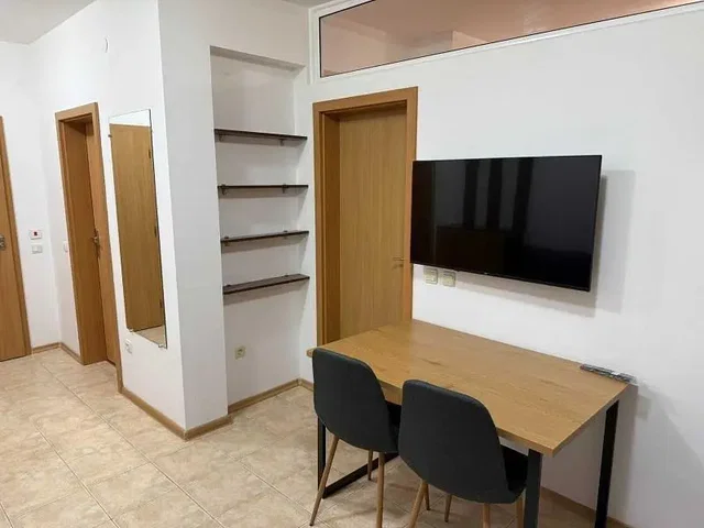 Altro; pavimento in piastrelle
