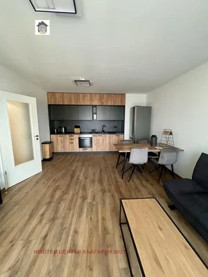 Obývací pokoj; dřevěná podlaha, moderní styl