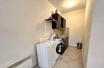 Mutfak; mutfak aletleri, fayans zemin, tadilatlı, doğal ışık